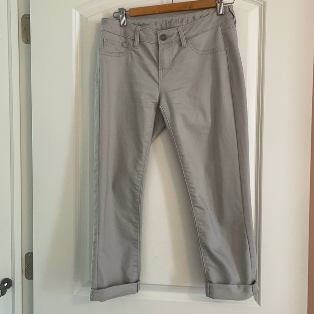 Jennifer Lopez slim boyfriend in gray!